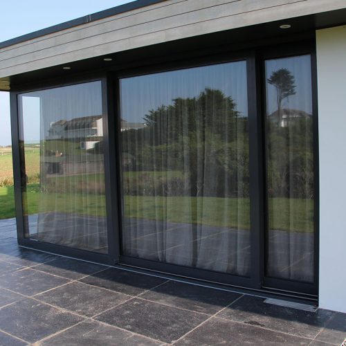 Black aluminium patio dor